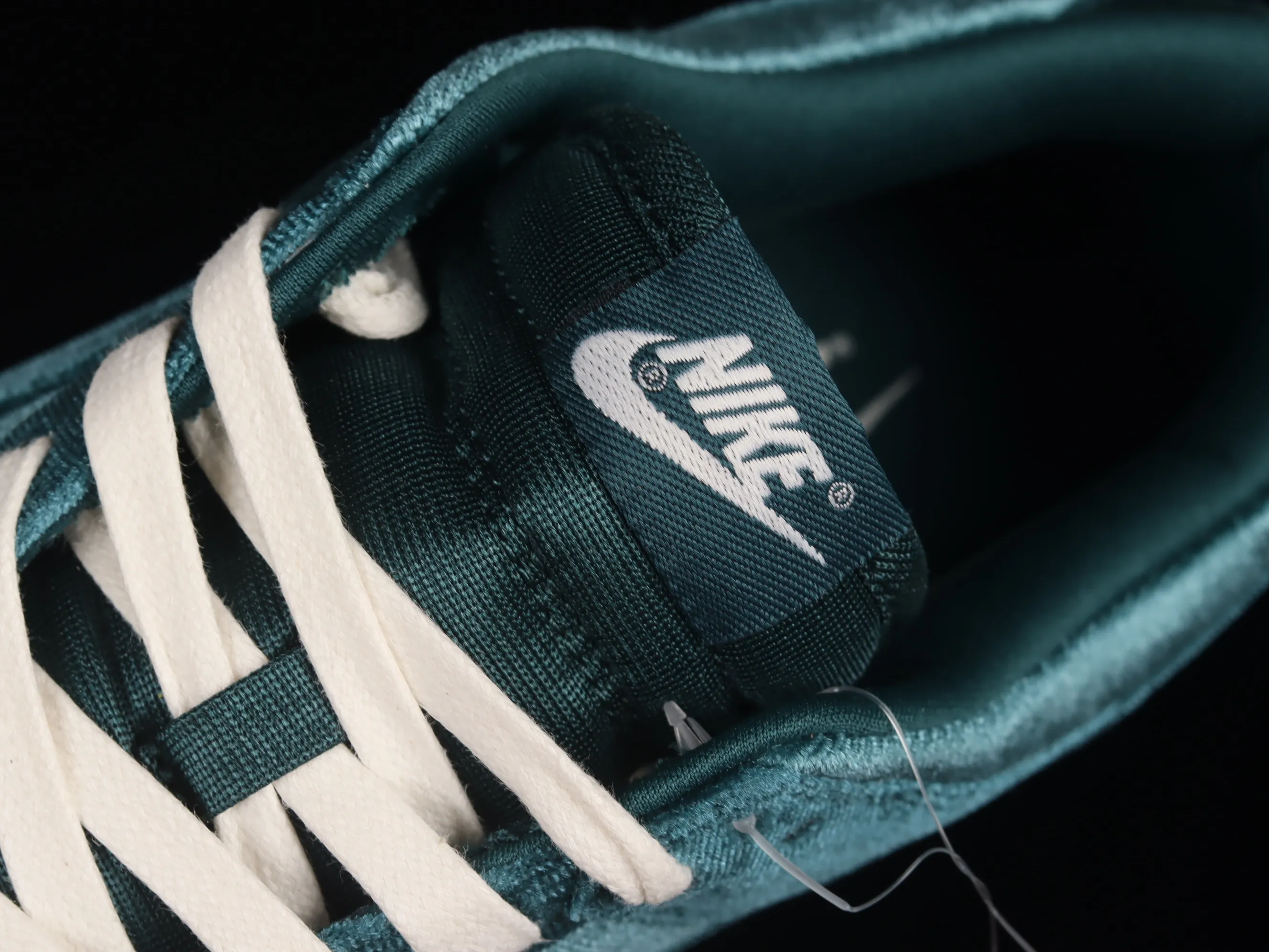 All categories Nk SB Dunk series Nk SB Dunk Low low-top sneakers Nk Dunk Low "Dark Teal Velvet" velvet dark green SB low-top casual sneakers DZ5224-300